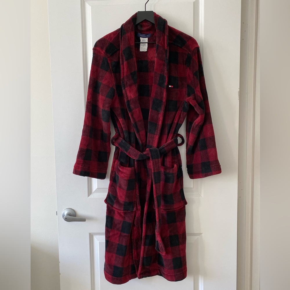 Tommy Hilfiger plush red/black plaid robe Sz S/M